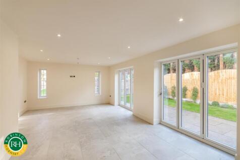 living / dining area