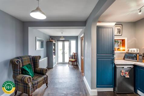 open plan dining