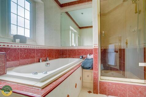 Bathroom 1-1.jpg