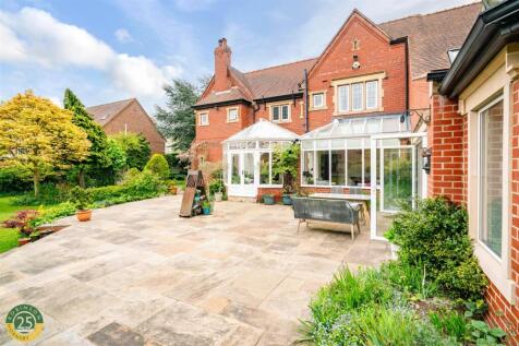 Patio 1.jpg