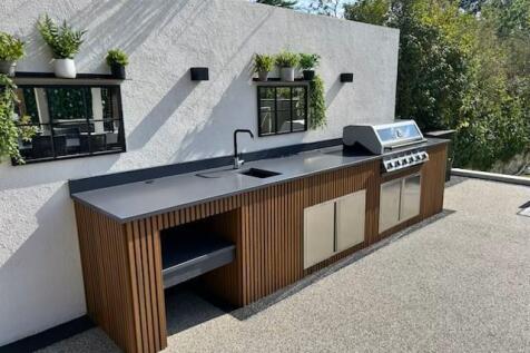 outside kitchen