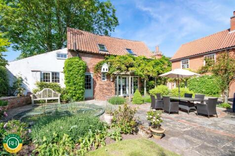 cottage / patio