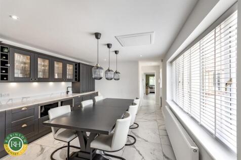 entertaining room