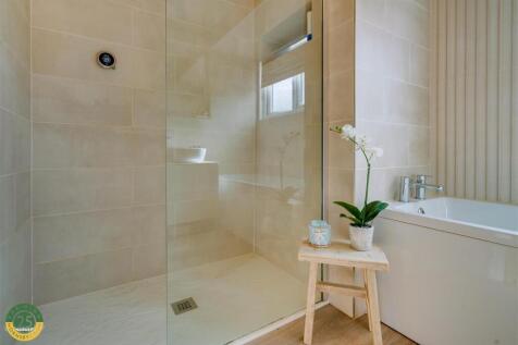 Bathroom 2.jpg