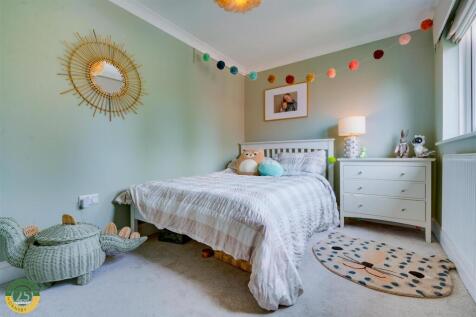 Bedroom 2- 1.jpg