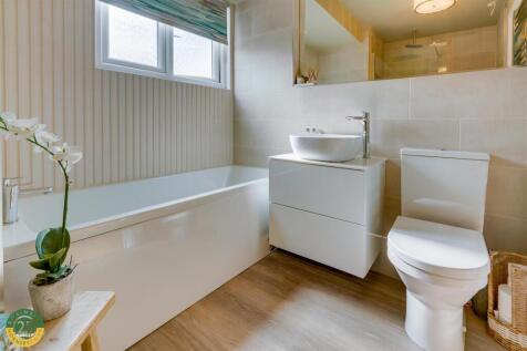 Bathroom 1.jpg