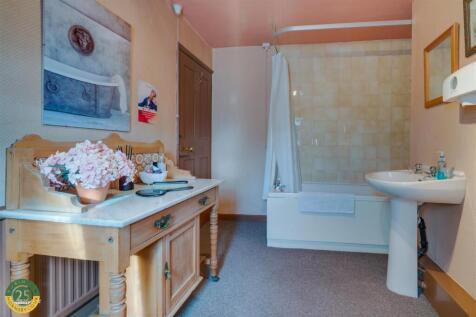 Bathroom 2.