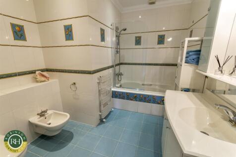 En suite bathroom