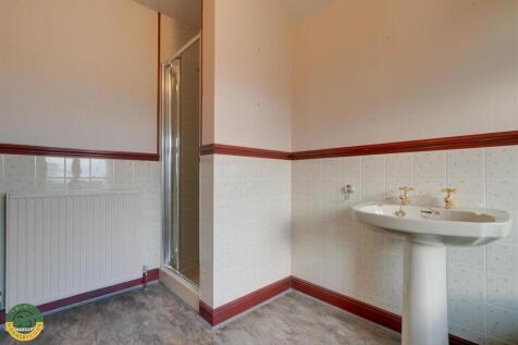 Bathroom 1-2.jpg