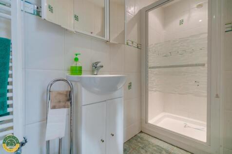 Garden Room Shower Room 1.jpg