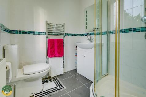 Bedroom 1- Ensuite.jpg