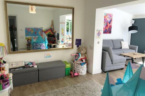 Play Room.JPG