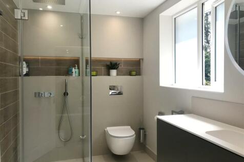 Bathroom 1a.JPG