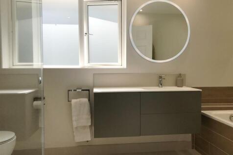 Bathroom 1b.JPG