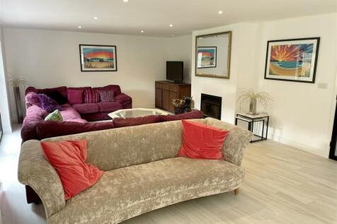 Sitt - Family Area 1.JPG