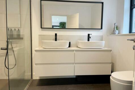 En Suite 1.JPG