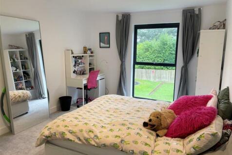 Bed 3a.JPG