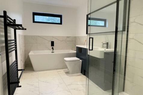 Bathroom 1.JPG