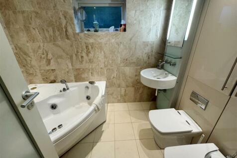 Ensuite.JPG