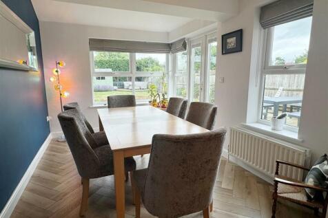 Dining Area 1.JPG
