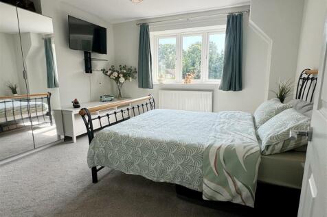 Bed 1.JPG