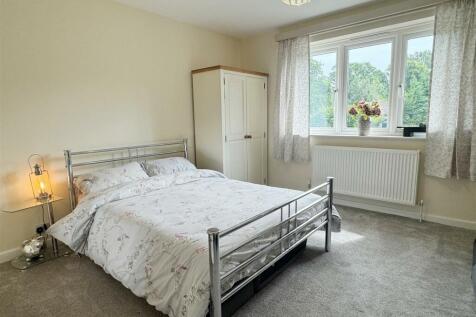 Bed 4.JPG