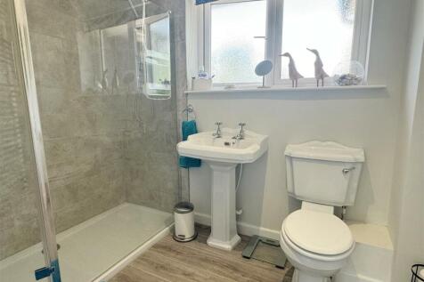 En Suite 2.JPG