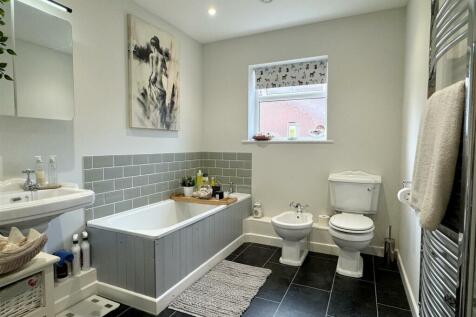 Bathroom 1.JPG