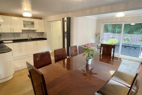 Dining - Grd - Kitch 1.JPG