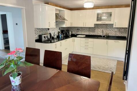 Dining - Kitch 1.JPG
