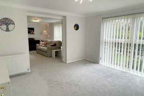 Family Room 1.JPG