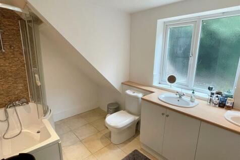 En Suite 1.JPG