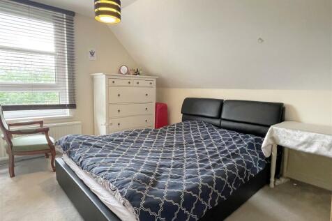 Bed 3.JPG