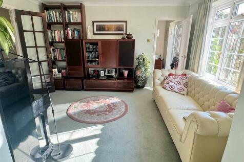 Family Room 2.JPG