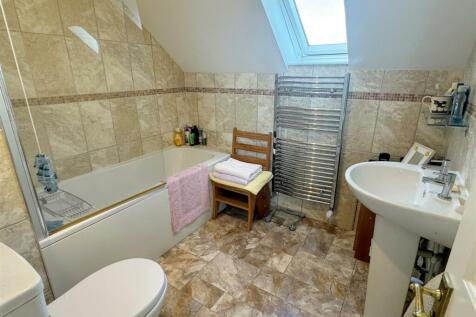Bathroom 2.JPG