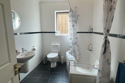 Bathroom 1.JPG