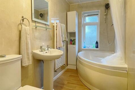 Bathroom 1.JPG