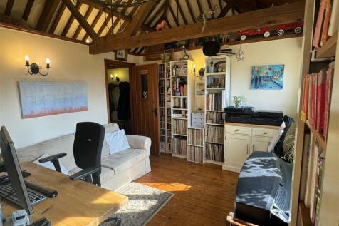 Home Office-Fam. Rm.JPG