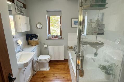 Bathroom.JPG
