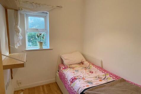 Bed 3.JPG