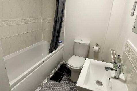 Bathroom 1.JPG