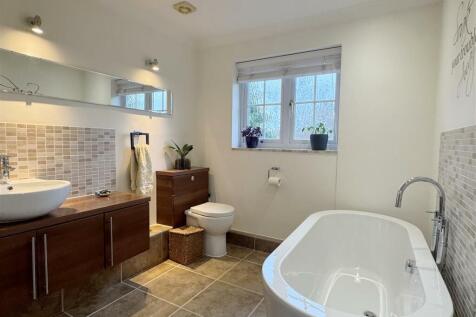 Bathroom 1.JPG