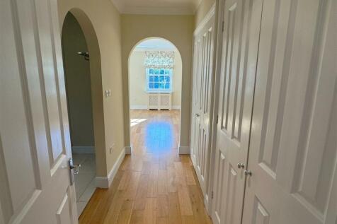 Bed 1 dress room.JPG