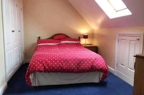 Bed 4.JPG