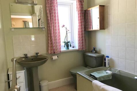 Bathroom 1.JPG