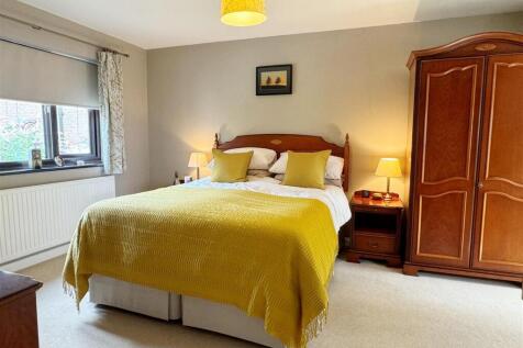 Bed 1a.JPG
