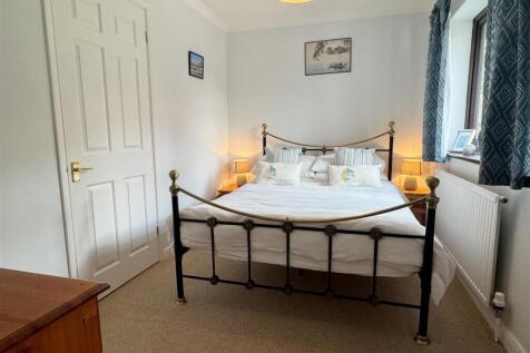Bed 3.JPG