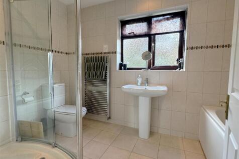 Bathroom 1.JPG