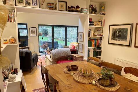 Dining - Fam Room 1.JPG