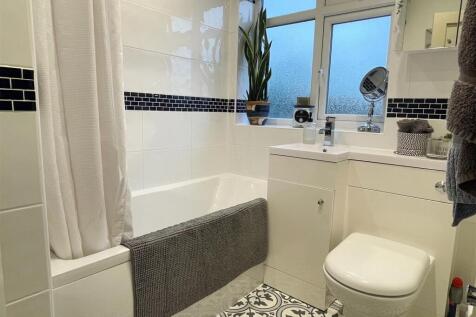 Bathroom 1.JPG